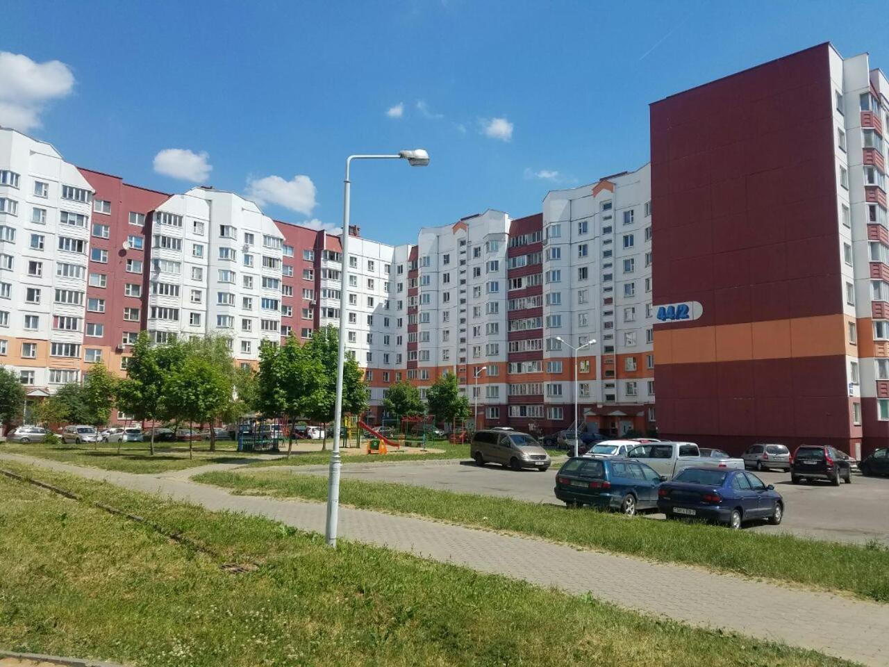 Apartment On Metro Mihalova Minszk Kültér fotó